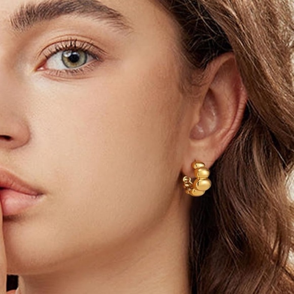 New! Bold Gold Hoop Earrings (1030) NWOT - Picture 2 of 3